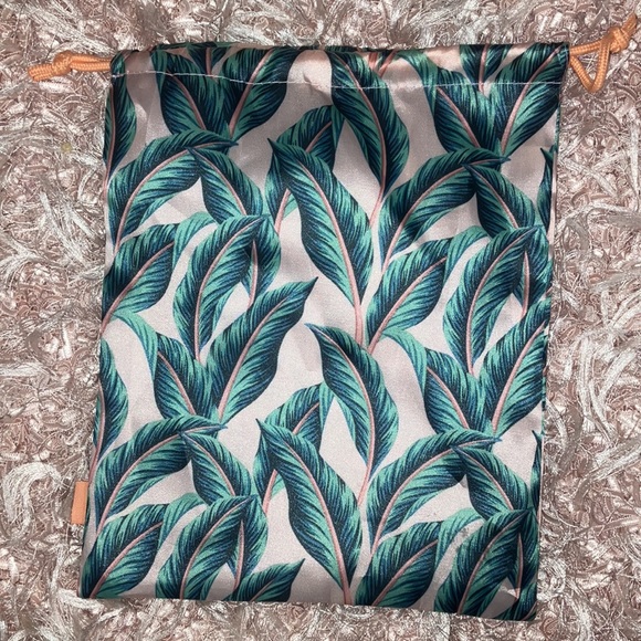 Ipsy Drawstring Bag - Picture 3 of 4